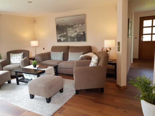a living room with a couch and a table at Ferienwohnung Graf Knurrhahn in Karlshagen