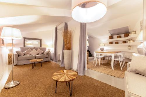 Campo dei Fiori Historic Apartment
