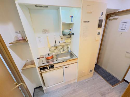 101 Dotonbori Riverside 5 min walk to Dotonbori Kuromon Market Shinsaibashi, Namba Business District Balcony with washing machine 1F free dryer, microwave