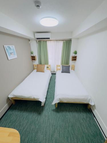 101 Dotonbori Riverside 5 min walk to Dotonbori Kuromon Market Shinsaibashi, Namba Business District Balcony with washing machine 1F free dryer, microwave