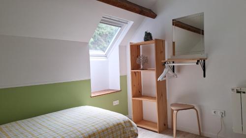 a bedroom with a bed and a tv and a window at Appartement Privé, Camping La Pointe in Châteaulin