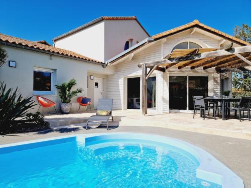 Villa 09, piscine chauffée 8 personnes à 2 pas de l'océan
