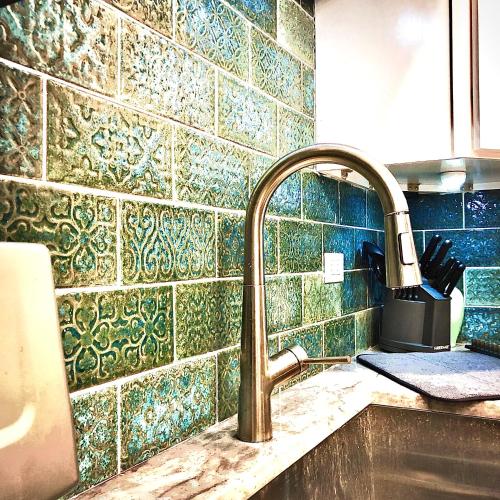 a kitchen with a sink with a faucet at Chicago Coach Casa in Chicago