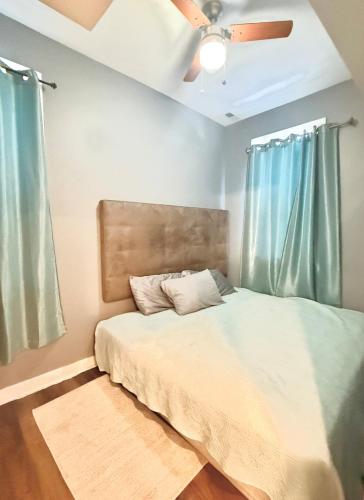 a bedroom with a bed and a ceiling fan at Chicago Coach Casa in Chicago