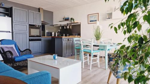 Le Lac, appartement face à la mer avec balcon