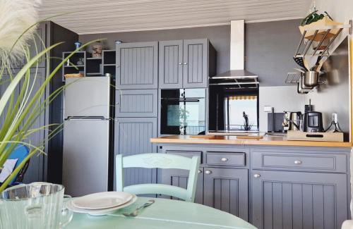 Le Lac, appartement face à la mer avec balcon
