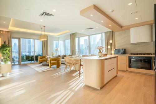 3BR Burj View Apartment In Downtown