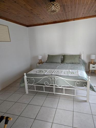 a bedroom with a bed in a room at Olive garden cottage, Krines in Vélon