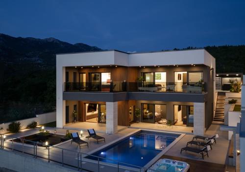 Villa Serenity, heated pool, jacuzzi, sea view