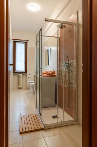 a glass shower in a bathroom with a toilet at Il Grappolo d'Oro Family - Appartamento in centro in Tortona