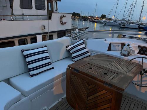Carios - Yacht à quai