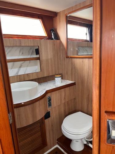Carios - Yacht à quai