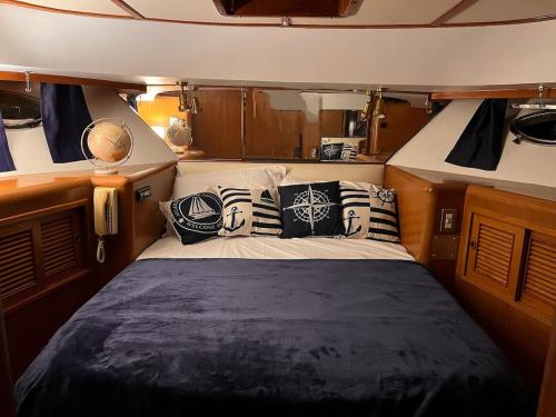 Carios - Yacht à quai