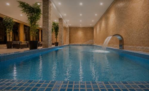 a pool in a hotel with a fountain at Vila Prezident in Sremski Karlovci