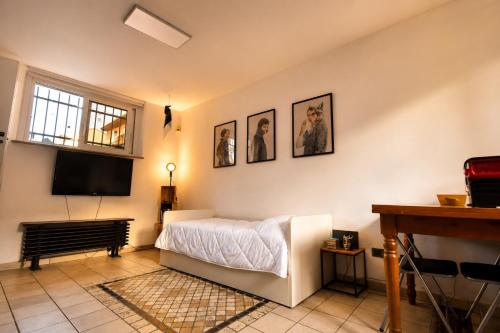 a bedroom with a bed and a flat screen tv at The Other Side in Lainate