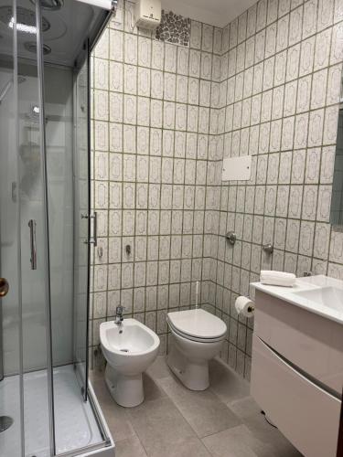 a bathroom with a toilet and a shower and a sink at Tra Neve e Lago Mountain Apartment in Sella Nevea