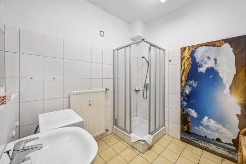 a bathroom with a shower and a toilet at Gästehaus am Wasserpark in Rust