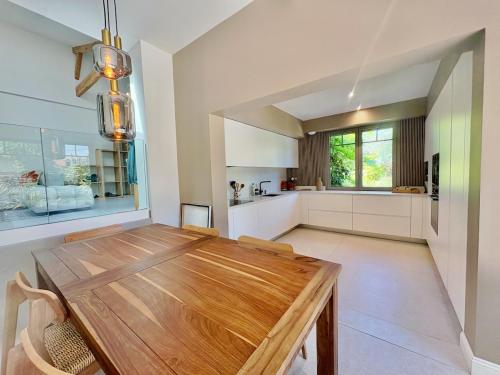 VillaNeuve 4 people full center pool parking Wi-Fi