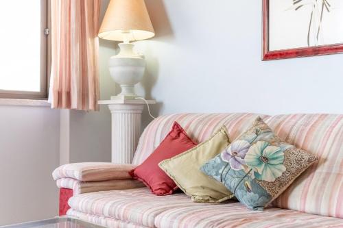 GuestReady - Vibrant flat w/ balcony