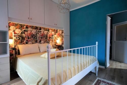 a bedroom with a bed with a mural on the wall at Venus and the Sea in Fezzano