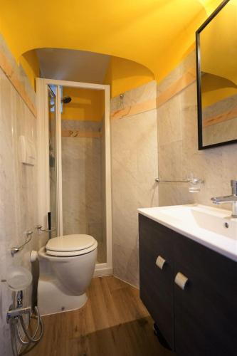 a bathroom with a toilet and a sink at Venus and the Sea in Fezzano