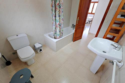 Laura-29A - pretty holiday property with garden and private pool in Calpe