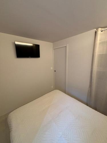 Appart T2 neuf le Dramont terrasse et plage à pied