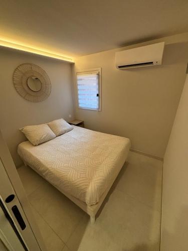 Appart T2 neuf le Dramont terrasse et plage à pied