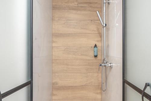 a shower with a glass door in a bathroom at Next to the wave in Myrties