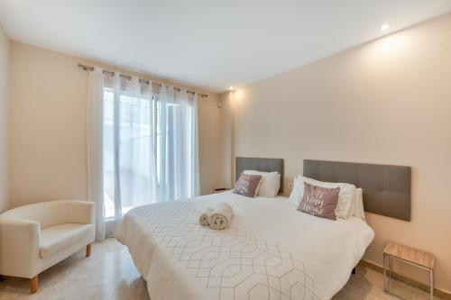 a bedroom with a bed with a dog on it at Alcaidesa Golf in La Alcaidesa