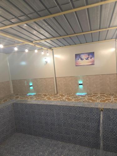 a room with two lights on the wall at moon light in Ramlah