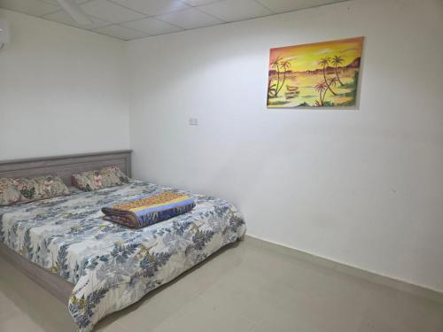 a bedroom with a bed with a painting on the wall at moon light in Ramlah