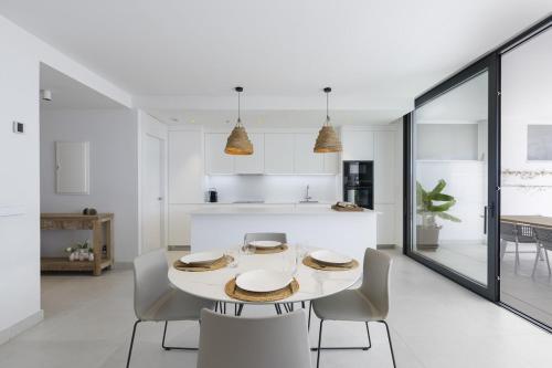 Exclusive Apartment with Garden in Higueron