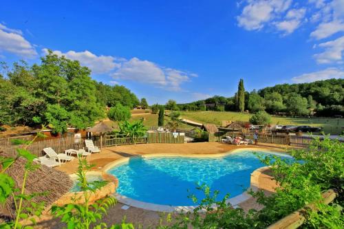 an image of a swimming pool in a yard at Camping 3 étoiles - Piscine - ccbfh0d in Saint-Amand-de-Coly