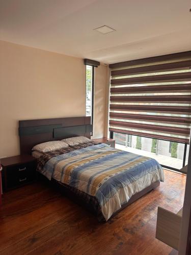 a bedroom with a bed and a window with blinds at Kasa Akiro in Juivi
