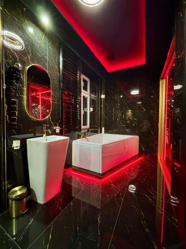 Apartament "Dark Love Room" Centrum z dużą wanna dla Dwojga