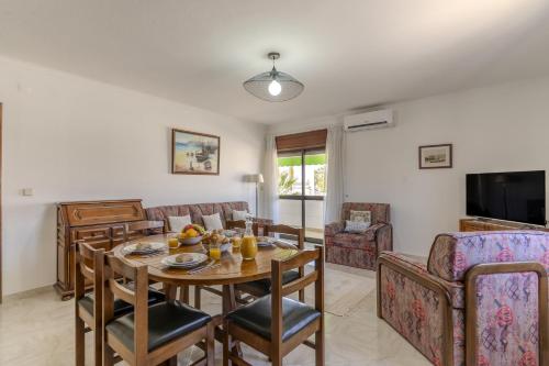#345 Central Albufeira Apartment AC & Garage