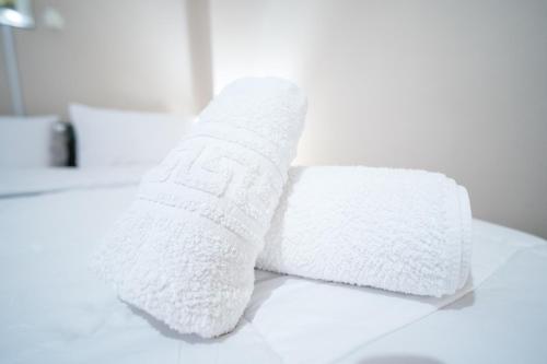 a pair of white socks sitting on a bathroom counter at Nisaki City Vibes in Chios