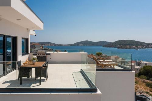 Villa Ocean View with Heated Pool