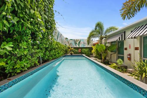 an infinity pool in a house with plants at The Weekender Hotel in San Juan