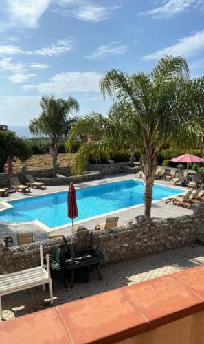 Esclusivo Residence di 6 Appartamenti con Piscina Privata a Capo Vaticano