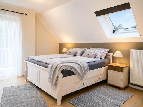 a bedroom with a large bed and a window at EulenHorst - Ferienhaus in Seeboden am Millstätter See mit Sonnenterasse & Bergblick in Seeboden