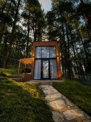 a small house in the middle of a field at Cabañas Boutiques TinyChillHouse in Mineral del Chico
