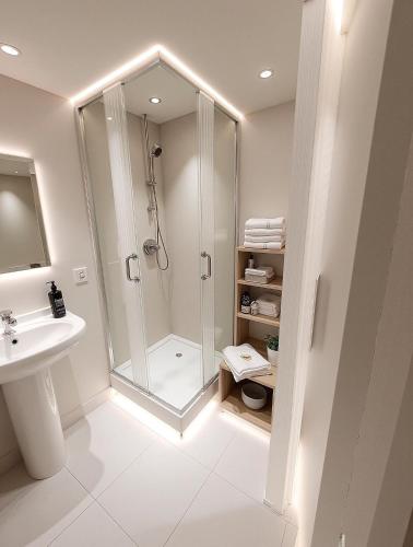 a bathroom with a shower and a sink at Albergo Conca D'Oro in Foggia