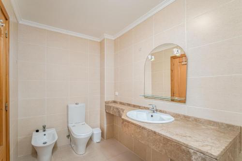 One-Bedroom Apartment near Reis Magos Beach