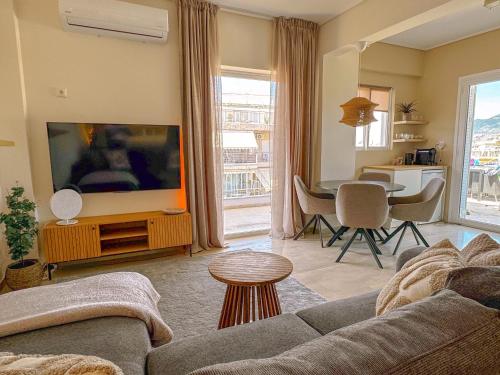 Panoramic Sea and Mountain View Studio - Short Walk to the Beach