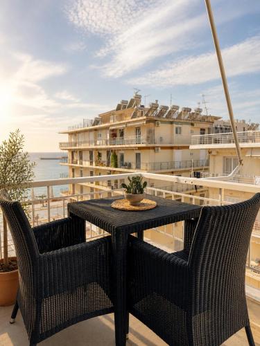Panoramic Sea and Mountain View Studio - Short Walk to the Beach