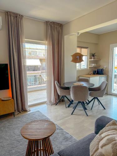 Panoramic Sea and Mountain View Studio - Short Walk to the Beach