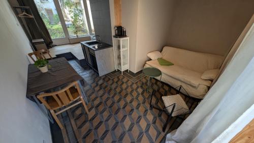 a small living room with a table and a couch at Fachwerk Studio in Leipzig