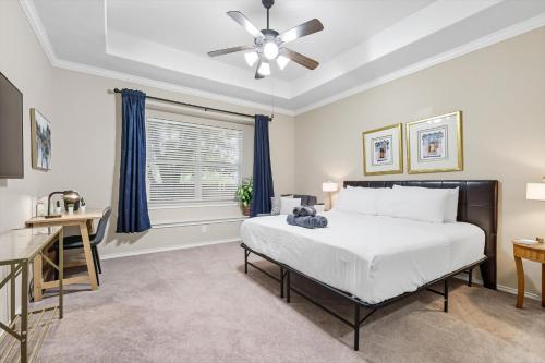 a bedroom with a bed and a window at Spacious 5-BD 3-BA Forest View Getaway Sleeps 13 in Dallas